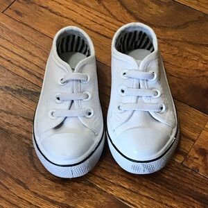 Toddler White Keds or Vans Type Slip On Shoes NWOT
White Color
Size 5
Smoke Free